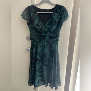 Connected Brand Green/Black Dress 6 Petite